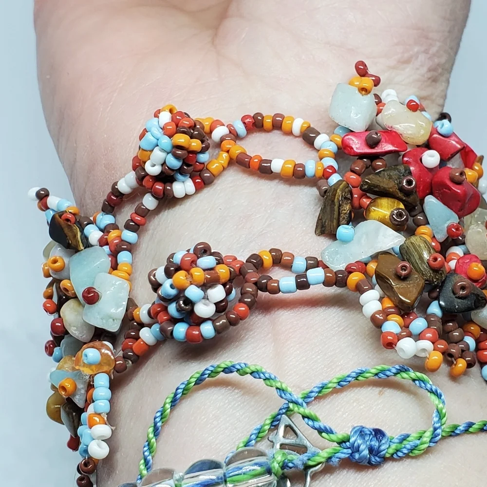 🌺 Gorgeous Vintage Carpet Bracelet - Picture 3 of 6